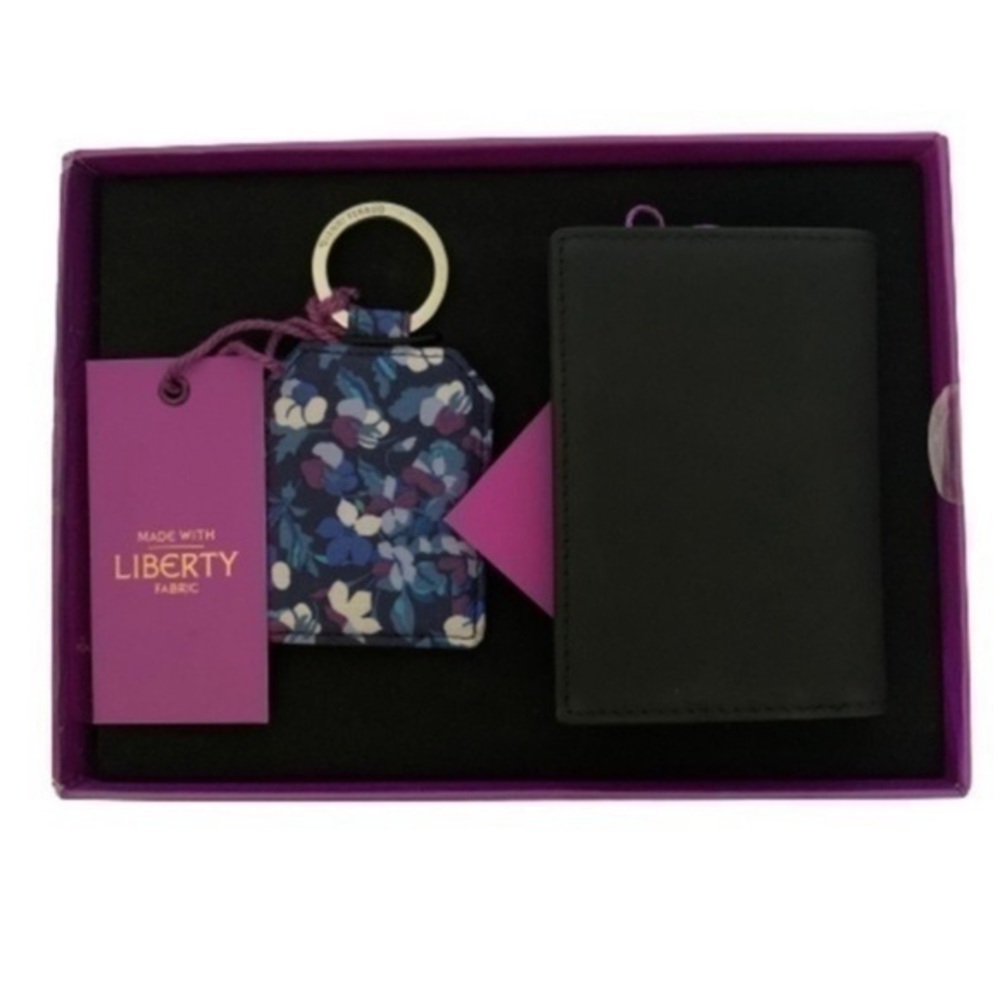 NIB. GIANNI FERAUD Key Fob & Cardholder